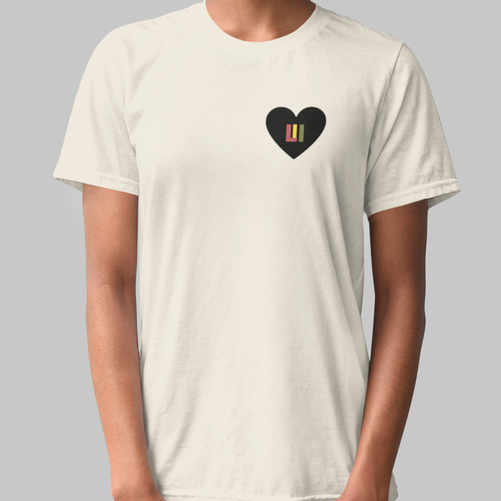 T-shirt with heart symbol and back "life is irie" text