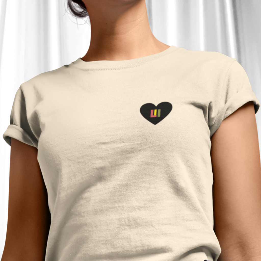 T-shirt with heart symbol and back "life is irie" text